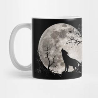 The wolf howls at the moon Mug